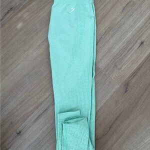 Various gym clothes. Majority is size medium 2 of the shorts are size small.